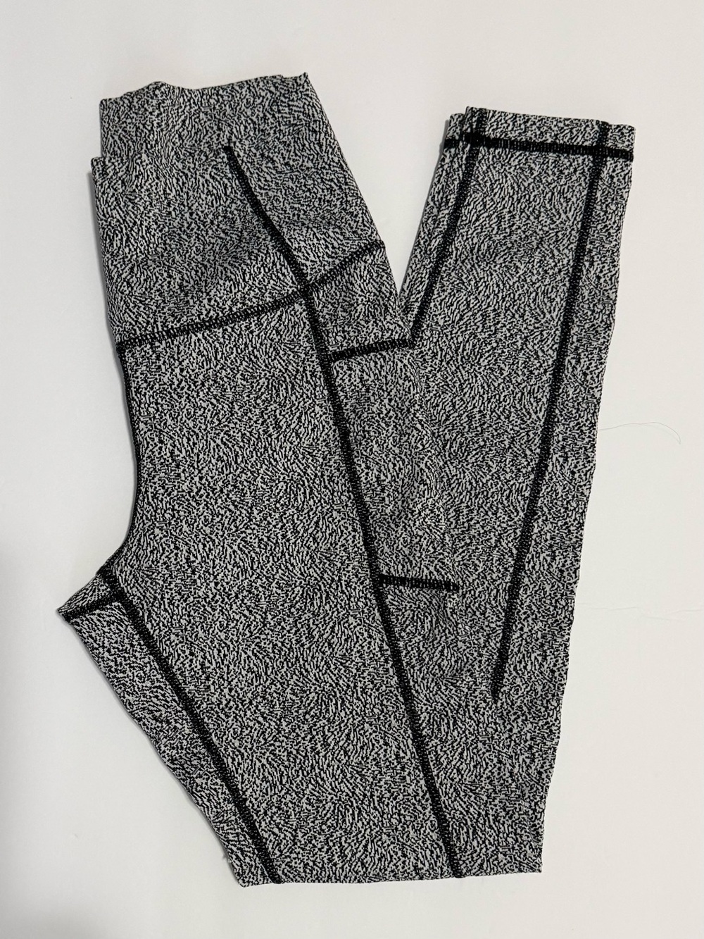 Women's Ongasoft Black & White Yoga Pants.